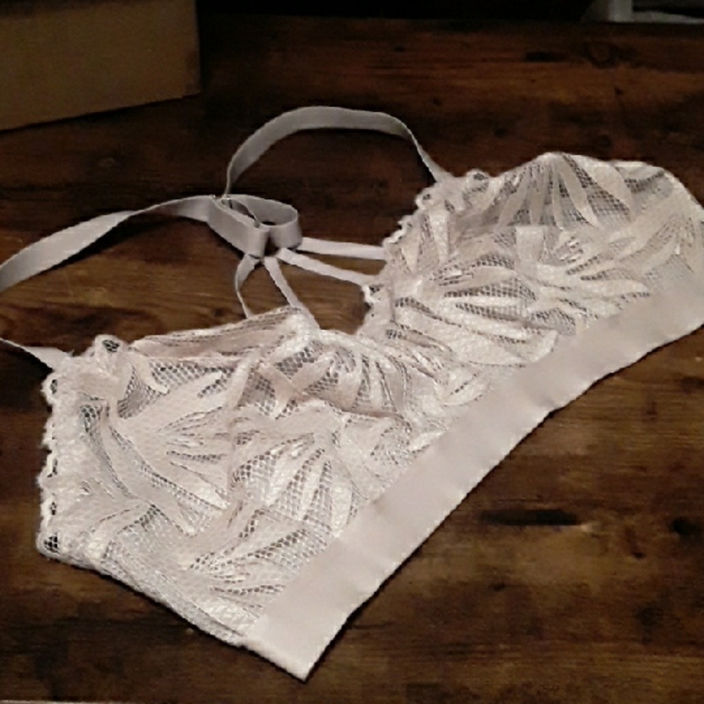 NWOT XL Aerie Beige Gorgeous Lace Bralette with Strappy Back Unpadded & Wirefree